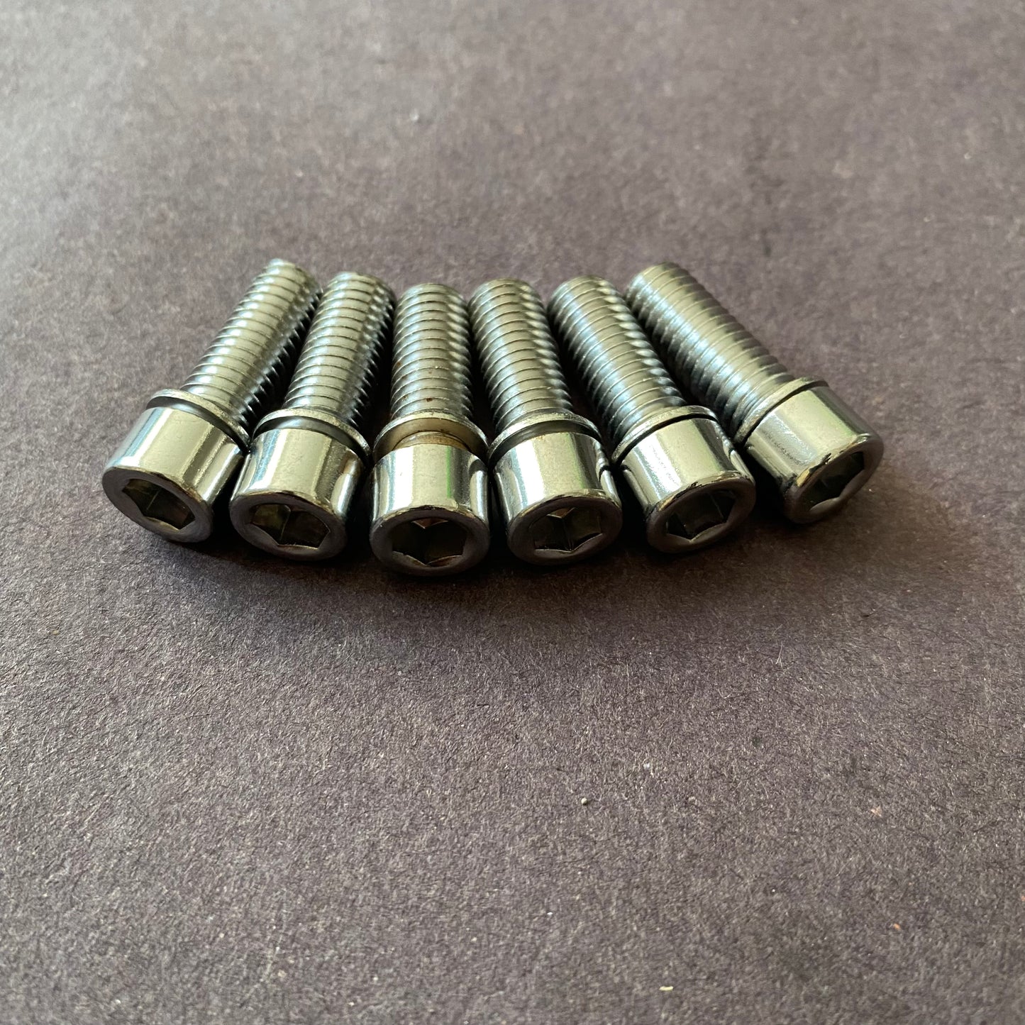 TORNILLOS PARA POSTE BUESTED EHF