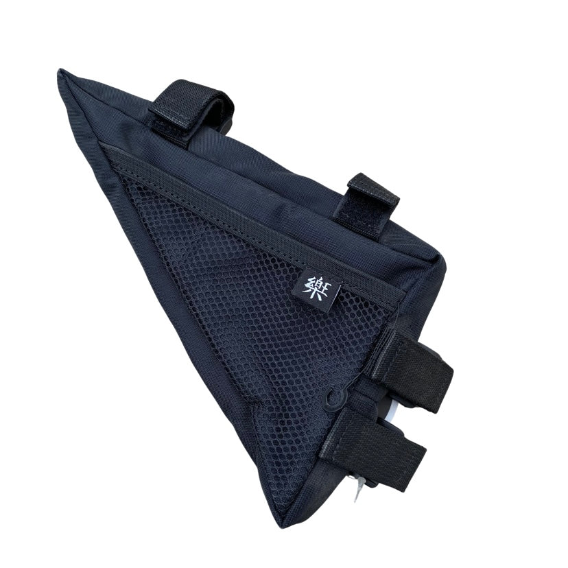 PYRAMID POCKET NEGRA BUSTED EHF