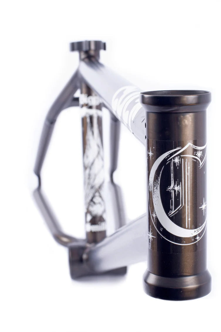 CUADRO CULT BIGGIE TRANSLUCENT BLACK 20.75''